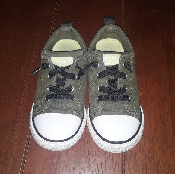 10c boys army green converse - Picture 3 of 7
